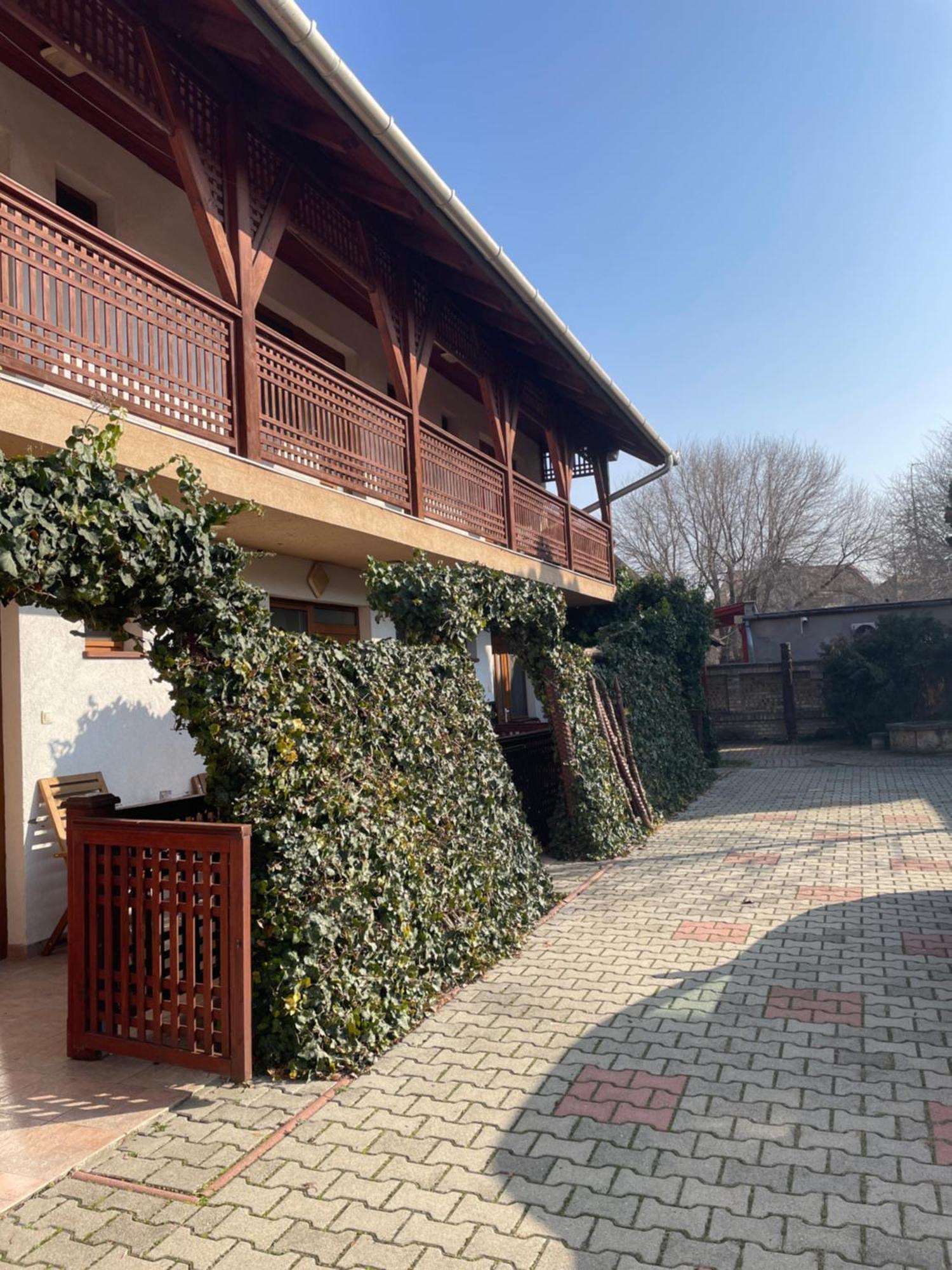 玫瑰花园酒店 Hajdúszoboszló 外观 照片